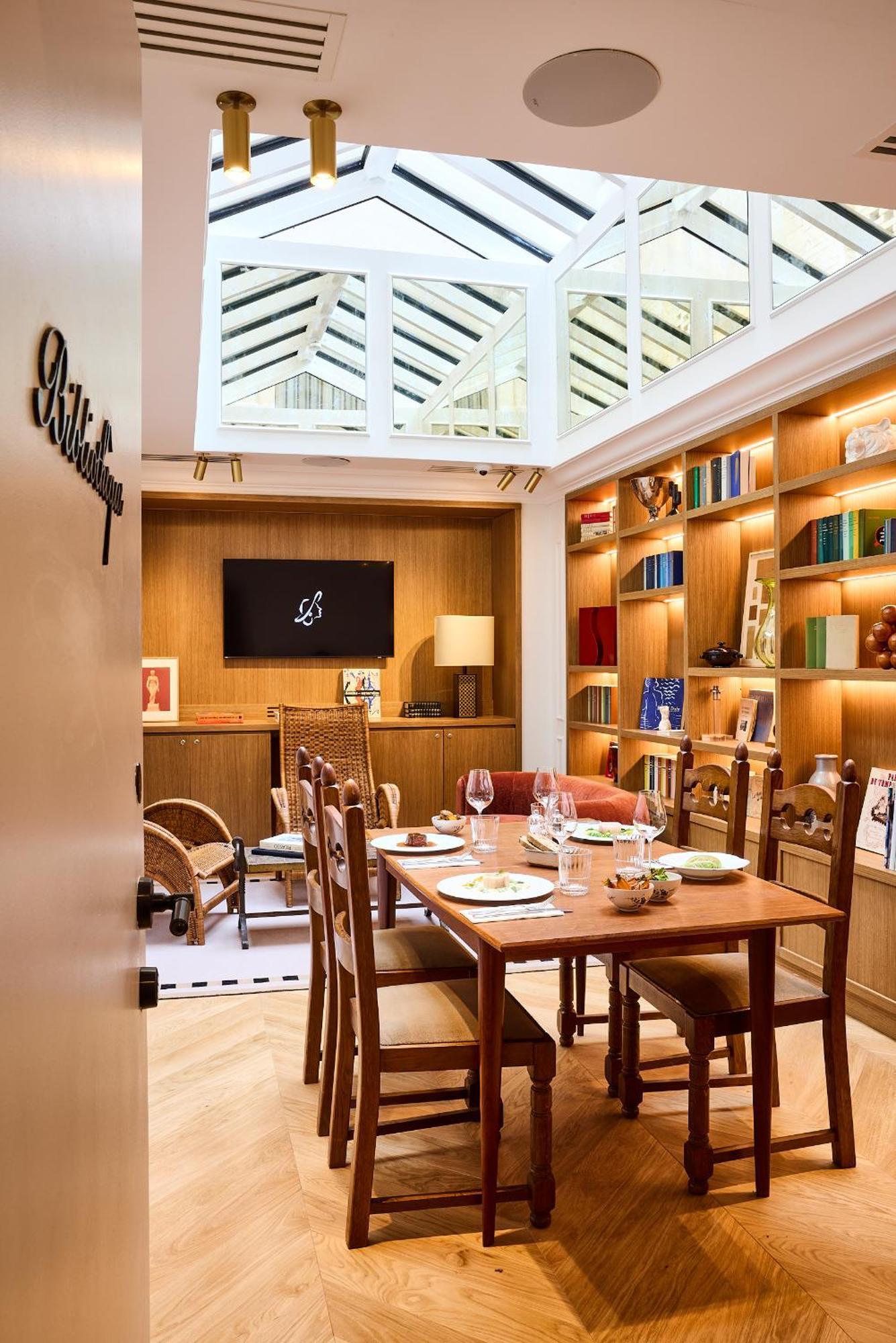 Noucha Hotel 4*